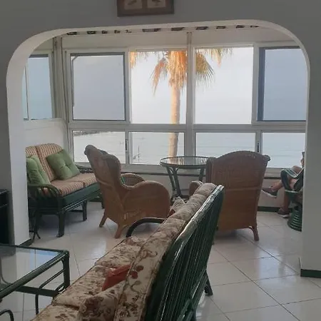 Daire Beachfront 75 *