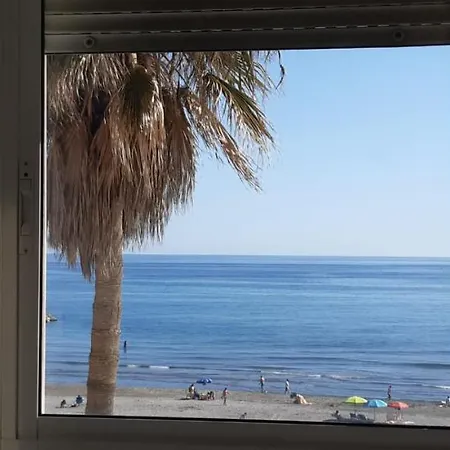 Beachfront 75 Apartment *